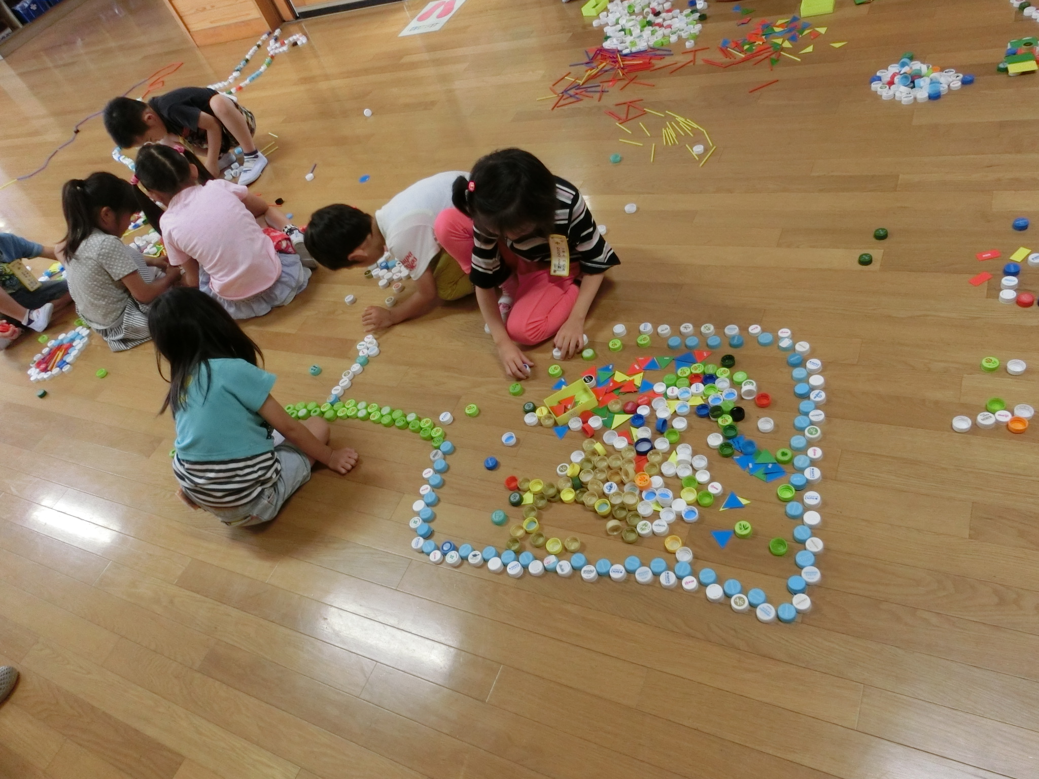 1年生 図工「いろいろならべて」 野木町立野木小学校